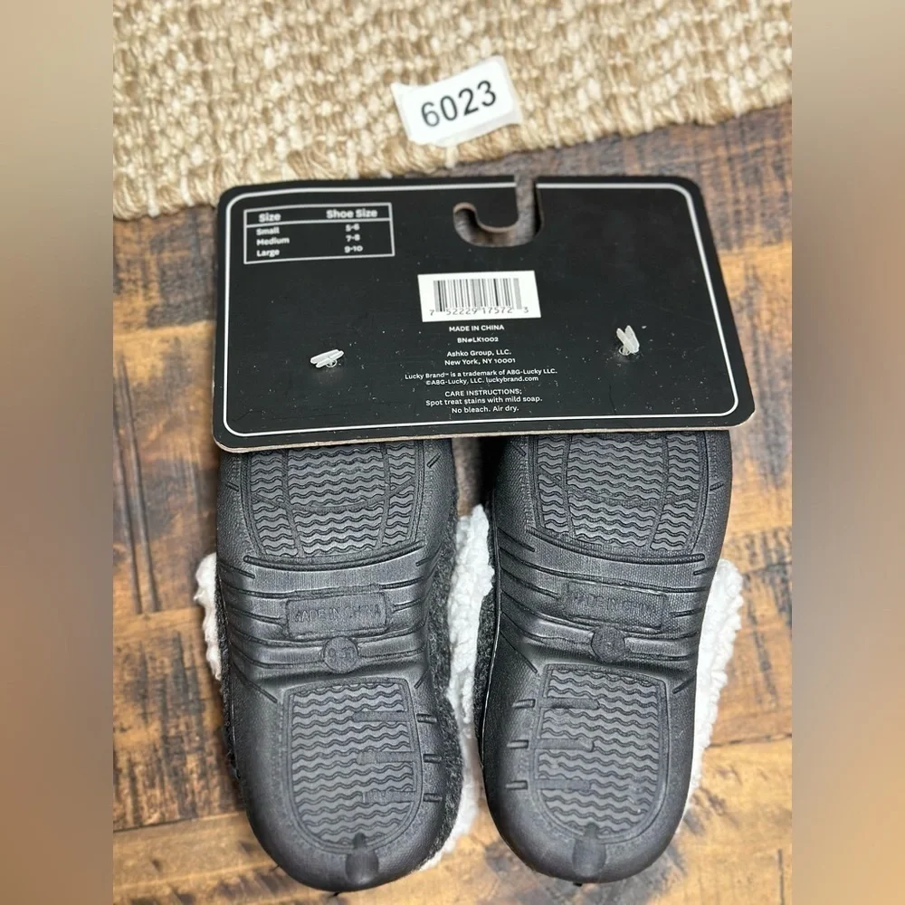 Lucky brand large 9-10 toddler memory foam nwt faux wool a line house shoes